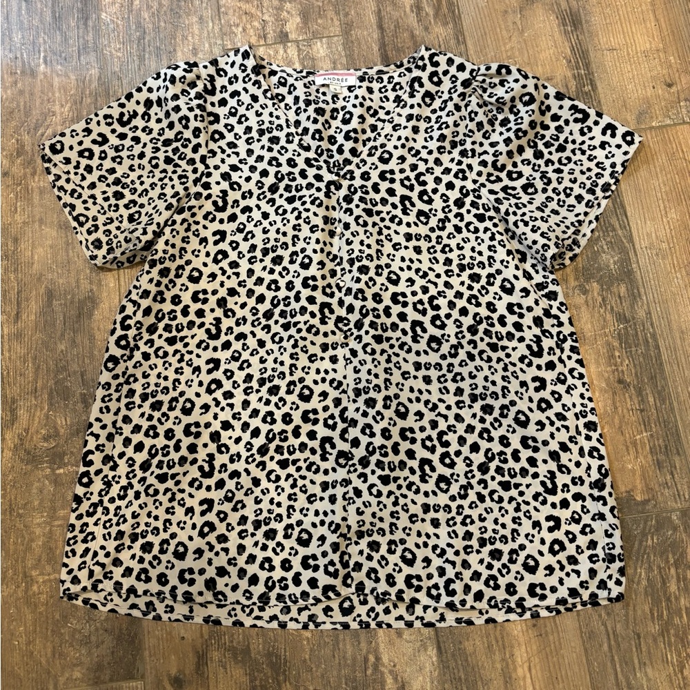 Andree snow leopard short sleeve blouse